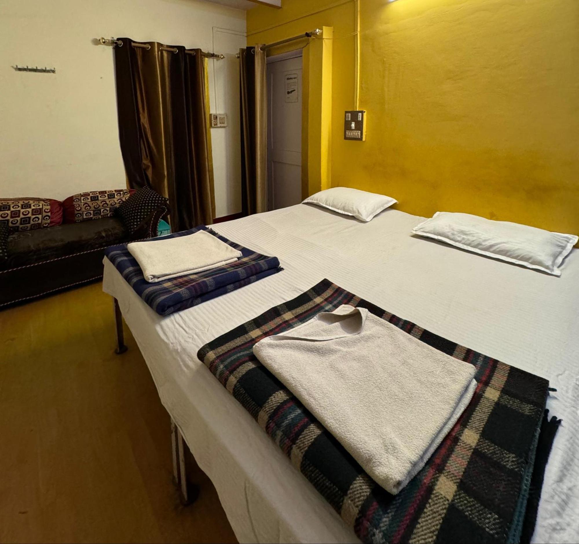 The Golden Lodge Варанаси Екстериор снимка